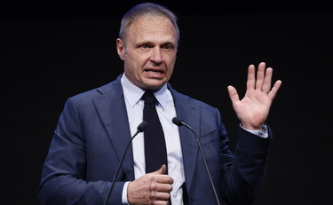 Migranti irregolari causano degenerazioni. L'affondo del ministro Lollobrigida