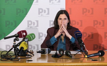 Crolla la fiducia in Schlein, il Pd diventa una voragine. Il sondaggio fa tremare i dem