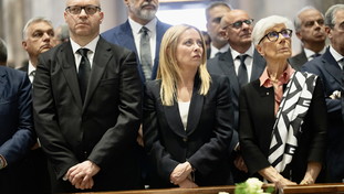 Il centrodestra non si sfalda, sinistra gelata: “Renderemo orgoglioso Silvio”