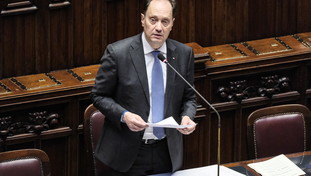 Chi sgarra farà i conti con Meloni: Ciriani controllerà le presenze del governo