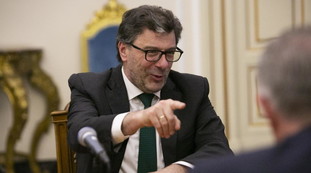 Sul Pnrr approccio cavilloso. Giorgetti bacchetta l'Europa