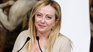 L'alleanza con il Pd al corteo è un flop per i grillini. Fratelli d'Italia inarrestabile