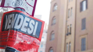 La Bce ci trascina nella crisi: disastro di Lagarde, paga il mercato delle case