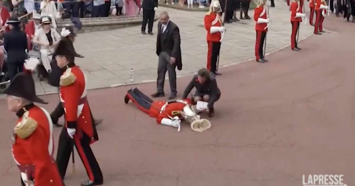 Regno Unito, soldato sviene a Windsor durante la parata Ordine della