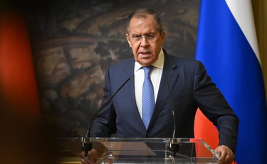Se vogliono combattere siamo pronti. Lavrov sfida la Nato