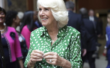 Royal Ascot senza Harry e Meghan. Come reagisce Camilla