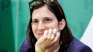 “Si cerca il sottomarino, ma sui migranti...”. Schlein incredibile, ora si capisce tutto