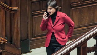 Serracchiani va a sbattere in monopattino: incidente con un'auto per la piddina