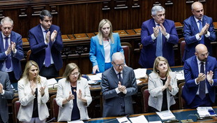 Meloni alla Camera, la frase che silenzia i gufi. L'obiettivo del governo sui migranti