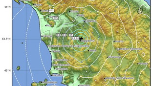 Trema tutto a Siena: danni al monumento storico, paura per la scossa