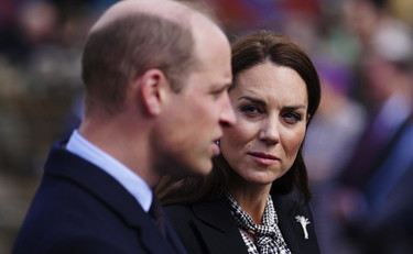 Williiam pizzicato nel night club. Aria di crisi con Kate