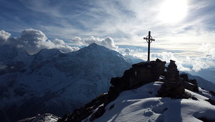 Battaglia di Fratelli d'Italia per le croci sulle montagne: la proposta di legge