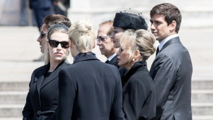 La divisone delle proprietà: cosa va ai figli di Veronica Lario