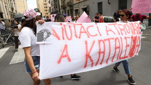 Gli occupanti si fanno beffe della Procura, che brancola nel buio su Kata