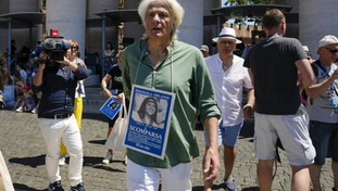 Squarciate le gomme dell'auto di Pietro Orlandi: chi c'è dietro