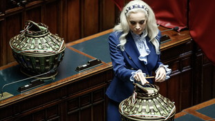 “Fino a ottobre”. Pier Silvio dà il benservito a Fascina: prime frizioni