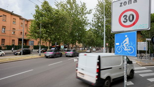 Guerra interna nel Pd sui limiti di velocità a Bologna: “Tristezza”