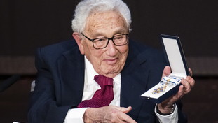 Chi ha ucciso Kennedy? Kissinger casca nello scherzo e svela l'atroce verità