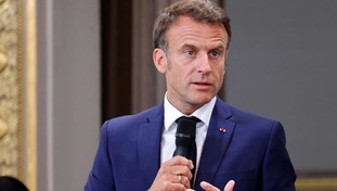 Dito mozzato a Macron prima della festa nazionale, Francia in allarme