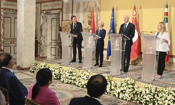 Dall'Ue 100 milioni alla Tunisia, Meloni porta a casa l'intesa sui migranti