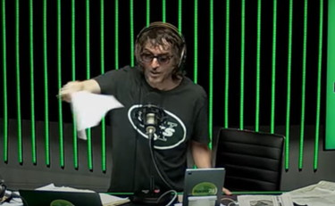 Cruciani non si tiene: demolisce Bonelli e strizza l'occhio a Giuliacci