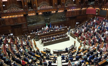 Salario minimo, la maggioranza vuole votare il rinvio. Stop da Pd e M5S