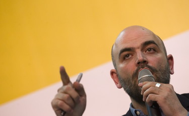 Saviano come Filippo Facci, l'affondo di Sgarbi: Entrambi fuori