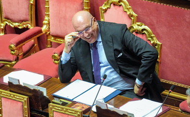 Lavorate di più. L'ira del ministro Crosetto contro i parlamentari