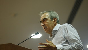 Il M5S aizza la folla sulle proteste per il reddito, Gasparri annienta i grillini violenti