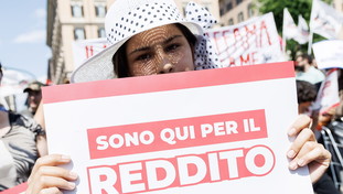 Insulti a Meloni sul reddito di cittadinanza: Napoli si ribella ancora a Meloni