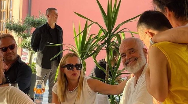 Sorella d'Albania, fratello d'Italia: Meloni ospite di Edi Rama | GUARDA