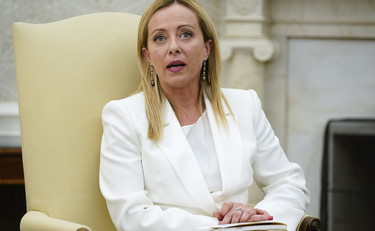 Conto pagato coi soldi di Meloni. L'ambasciata d'Italia zittisce la sinistra