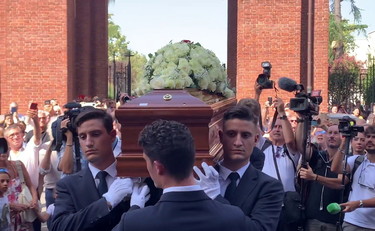 Addio a Toto Cutugno, a Milano folla di amici e fan commossi