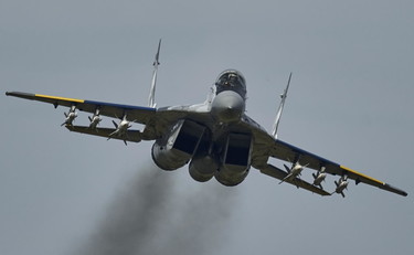 Ha perso il contatto radio. Aereo inseguito dai caccia militari, cosa succede in volo