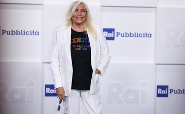 È ora che ti ritiri: Mara Venier perde le staffe: la risposta epica