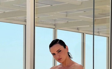 Valuto soggetti a cui...: Arisa senza freni: nudo completo | GUARDA