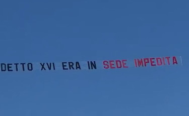 Messaggi misteriosi su Benedetto XVI nei cieli. Cosa c'è dietro