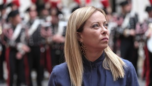 Allerta massima per Meloni dopo le minacce. Ma l'odio social non la spaventa