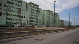 Caivano blindata per l'arrivo di Meloni, schierati gli agenti anti sommossa