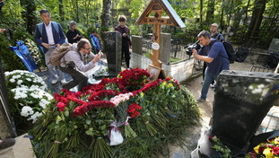 Cosa spunta ai piedi della tomba di Prigozhin