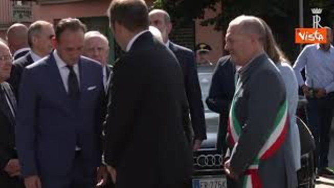 Operai travolti dal treno, Mattarella a Brandizzo depone mazzo di fiori su luogo tragedia