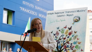 “Lo Stato torna a Caivano”. La promessa di Meloni: diventerà un modello