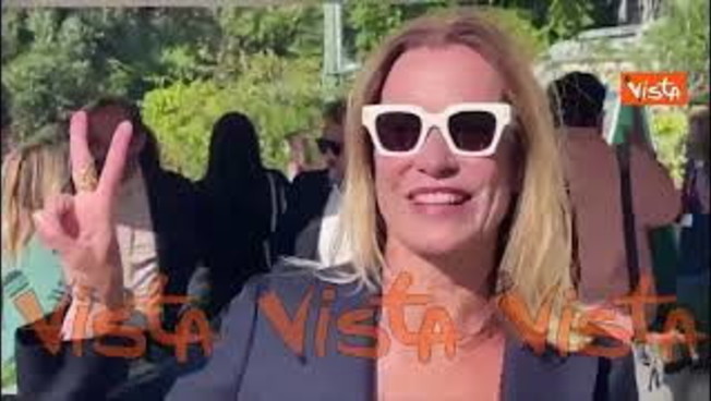 Venezia 80, l'arrivo di Stefania Rocca al Lido per la Mostra del Cinema