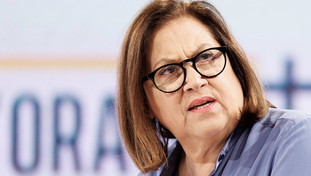 Dalla politica in tv alla poltrona: Schlein punta tutto su Annunziata