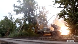 Munizioni all'uranio impoverito all'Ucraina: la scelta di Biden fa discutere | GUARDA