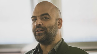 Orsa Amarena, l'ultimo delirio di Saviano. Con chi se la prende