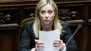 Meloni non vede flessioni nei sondaggi. E c'è anche un clamoroso sorpasso