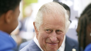 Re Carlo sorprende tutti: il dato sulla popolarità dopo un anno di regno