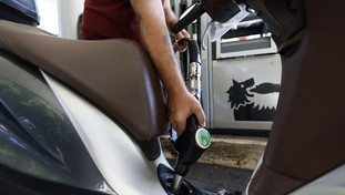 Preparatevi alla nuova stangata: petrolio più caro e la benzina...