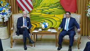 Gaffe di Biden in Vietnam. Inopportuno, e la spiegazione è ancora peggio